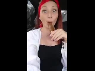 the whore decided to fuck on the internet and rehearsed an ice cream blowjob in the car, and the guy took and showed her tits, disgracing her breasts